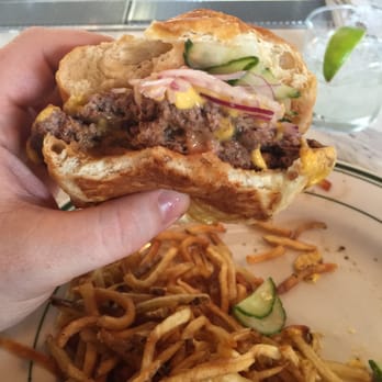 Dilly Diner - Burg - Sandwiches Near Me - Tulsa, Oklahoma