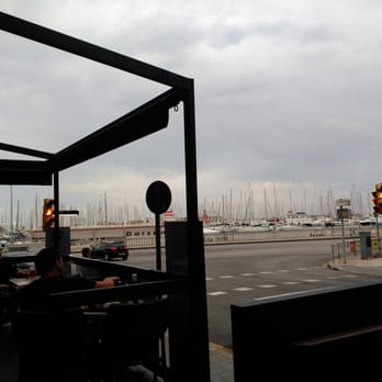Hogan's - Vistas al puerto de Palma - Sports Bars Near Me - Palma, PM
