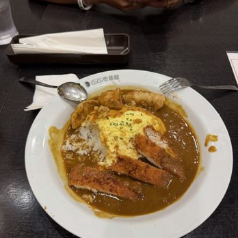 Coco Ichibanya - Omelet Curry with a side of dumplings - Japanese Curry Near Me - Los Angeles, California Coco Ichibanya - Omelet Curry with a side of dumplings - Japanese Curry Near Me - Los Angeles, California