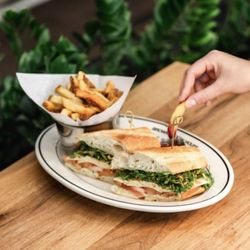 Browns Socialhouse Lower Lonsdale - Fancy Tomato Sandwich