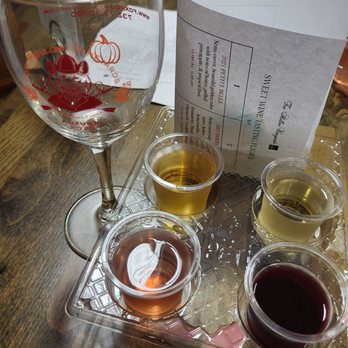 Fox Hollow Vineyards - Sweet wine tasting flight - Wine Tasting Room Near Me - Holmdel, New Jersey Fox Hollow Vineyards - Sweet wine tasting flight - Wine Tasting Room Near Me - Holmdel, New Jersey