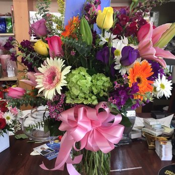 Flower World - I am in LOVE with this beautiful bouquet by Lisa at Flower World. - Florists Near Me - Northridge, California Flower World - I am in LOVE with this beautiful bouquet by Lisa at Flower World. - Florists Near Me - Northridge, California