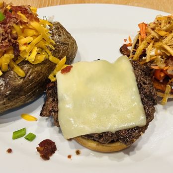 Doc B's Restaurant + Bar - Backyard Burger - New American Near Me - Chicago, Illinois