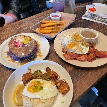 Midtown Spirits - Lumpia, Ube Mochi Pancakes, Hella Loco, Pork Sisig - Bars Near Me - Sacramento, California