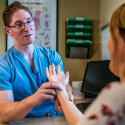Arizona Center for Hand to Shoulder Surgery - ACHSS surgeons are highly trained and ready to provide exceptional care for upper extremity injuries and conditions.
