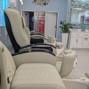 Aqua Nails - The chairs are massage chairs - Nail Salons Near Me - Edina, Minnesota