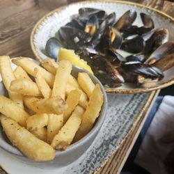 The Albert - Muscles and fries