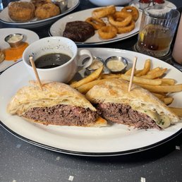 PRIME RIB FRENCH DIP*