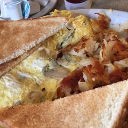 Yummy mushroom/cheese omelette! Yummy mushroom/cheese omelette!