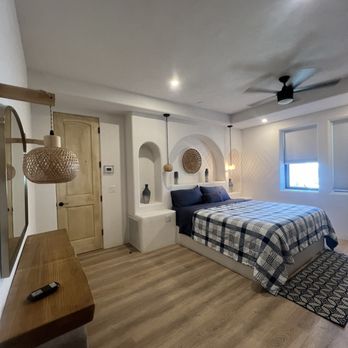 Sirena Vineyard Resort - Romantic Studio Suite, King Bed Accessible, Non smoking - Wineries Near Me - Paso Robles, California Sirena Vineyard Resort - Romantic Studio Suite, King Bed Accessible, Non smoking - Wineries Near Me - Paso Robles, California
