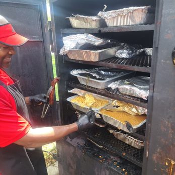Bethune's BBQ - Brian showin out with the fixing! Unbelievable smoker! - Barbeque Near Me - Thonotosassa, Florida Bethune's BBQ - Brian showin out with the fixing! Unbelievable smoker! - Barbeque Near Me - Thonotosassa, Florida