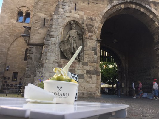 YOMARO Frozen Yogurt Köln Eigelstein by null