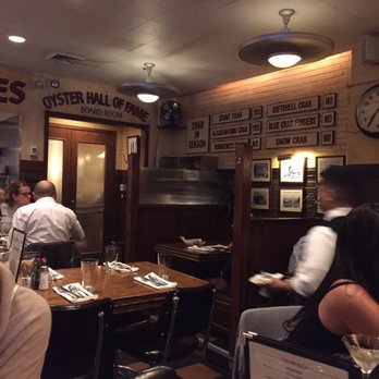 Shaw's Crab House - Inside - Seafood Near Me - Chicago, Illinois Shaw's Crab House - Inside - Seafood Near Me - Chicago, Illinois