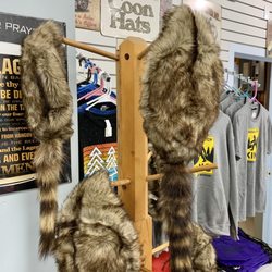 Windjammer Gifts - Raccoon hats... hopefully they were not made with real raccoons :(