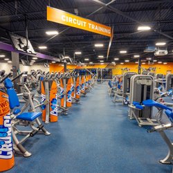 Crunch Fitness - Dewitt - Shiny new equipment