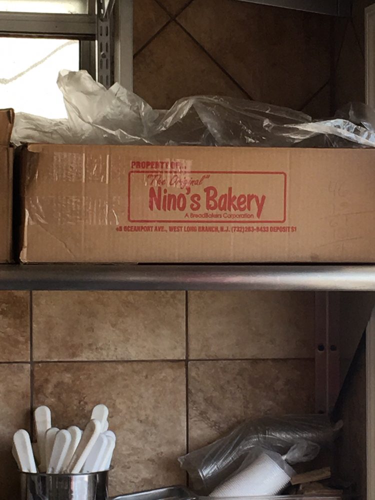 Nino's Bakery Logo