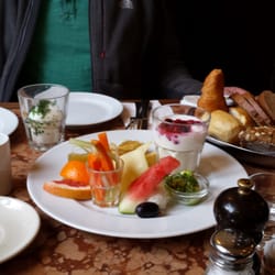 Café Einstein Stammhaus - Käsefrühstück, Rührei mit Bacon