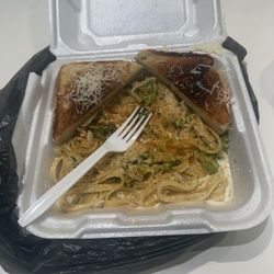 Huge Impact Restaurant - Chicken Alfredo Pasta