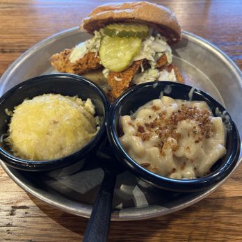 Edley's Bar-B-Que - Nashville hot chicken sandwich - Barbeque Near Me - Nashville, Tennessee