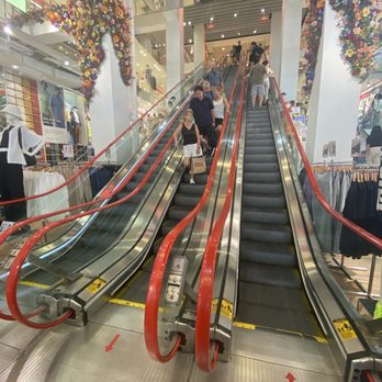 UNIQLO - Updated October 2024 - 421 Photos & 424 Reviews - 666 5th Ave