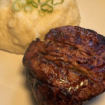 Crosby's Kitchen - Fillet and mashed potatoes - American Near Me - Niles, Illinois