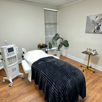Secrets Aesthetics and Wellness Center - Spa Room - Medical grade plant based facials, micro-needling, PCA Peels - Medical Spas Near Me - Orlando, Florida Secrets Aesthetics and Wellness Center - Spa Room - Medical grade plant based facials, micro-needling, PCA Peels - Medical Spas Near Me - Orlando, Florida