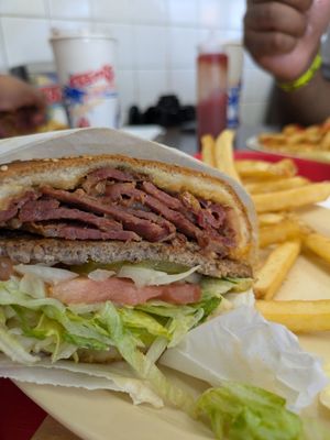 Tam's Burgers by null
