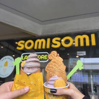 Somisomi - Ube flipped in cup with macaroon Cookies and cream with crushed Oreo on top - Desserts Near Me - Los Angeles, California Somisomi - Ube flipped in cup with macaroon Cookies and cream with crushed Oreo on top - Desserts Near Me - Los Angeles, California