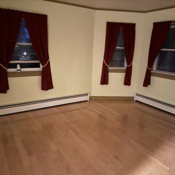 Good Idea Painting Services - Living room before -yellow and brown and horrible - Painters Near Me Good Idea Painting Services - Living room before -yellow and brown and horrible - Painters Near Me