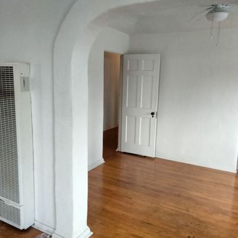 Splendid Moving - Walkway area cleared - Movers Near Me - Los Angeles, California Splendid Moving - Walkway area cleared - Movers Near Me - Los Angeles, California