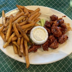 D's Wings - Boneless BBQ Wings 8 Pieces with seasoned fries.