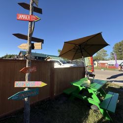 Island Thyme Food Truck - Outside picnic table