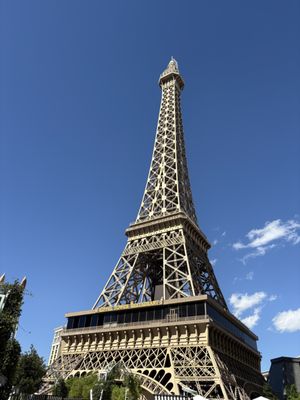 Pool a Paris by null