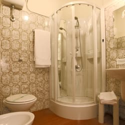 Universo - One of the Bathrooms