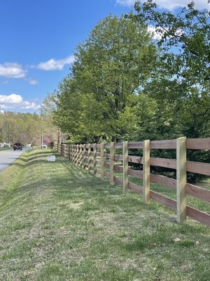 4 board Fence - A four-rail fence is a type of wooden fence that consists of four horizontal rails that run parallel to the ground and are attached to vertical fence posts. The rails are typically evenly spaced, with the top rail positioned near the top of the fence and the bottom rail near the ground. The middle rails are placed between the top and bottom rails. Four rail fences are commonly used for agricultural and livestock applications and decorative or boundary purposes. 4 board Fence - A four-rail fence is a type of wooden fence that consists of four horizontal rails that run parallel to the ground and are attached to vertical fence posts. The rails are typically evenly spaced, with the top rail positioned near the top of the fence and the bottom rail near the ground. The middle rails are placed between the top and bottom rails. Four rail fences are commonly used for agricultural and livestock applications and decorative or boundary purposes.
