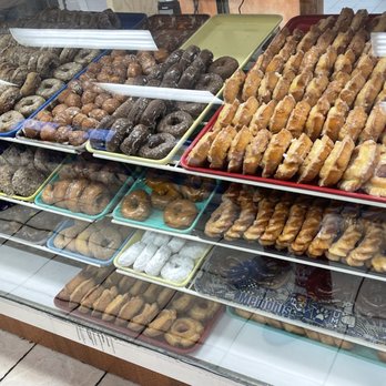 Gibson's Donuts - Donut Case - Donuts Near Me - Memphis, Tennessee
