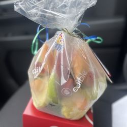 Edible Arrangements - Wonderful job on the arrangement!