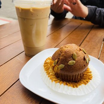 Beach Cities Cafe - Iced vanilla latte & pumpkin muffin - Cafes Near Me - Redondo Beach, California Beach Cities Cafe - Iced vanilla latte & pumpkin muffin - Cafes Near Me - Redondo Beach, California