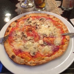 Mona Lisa - Das ist die 'kleine' Pizza. Sie hat - schätzungsweise - 28 cm Durchmesser. Die 'normale' also große Pizza hat 33 cm Durchmesser.