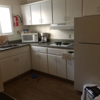 Firebaugh Riverfront Inn - Full size kitchen - Hotels Near Me - Firebaugh, California