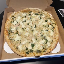 The White Stone Spinach - added Pesto base & roasted chicken! A+!! The White Stone Spinach - added Pesto base & roasted chicken! A+!!