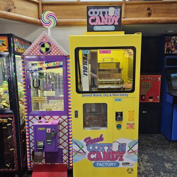 Holiday Inn The Lodge at Big Bear Lake - Game room / arcade - Big Bear, CA