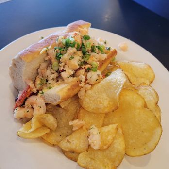 Tandem American Eatery - Lobster roll - Beer Bar Near Me - Tucson, Arizona