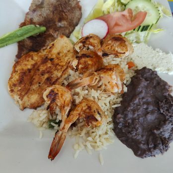 El Calentano - The Valentino plate - Seafood Near Me - Gardena, California