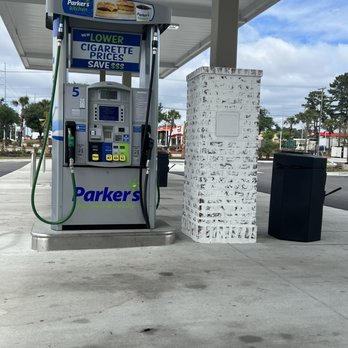 Parker's Kitchen - a gas pump at a gas station - Gas Stations Near Me - North Charleston, South Carolina Parker's Kitchen - a gas pump at a gas station - Gas Stations Near Me - North Charleston, South Carolina