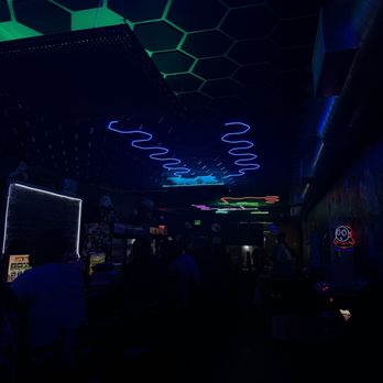 Tenth Level Tavern - Bars Near Me - Oakland Park, Florida