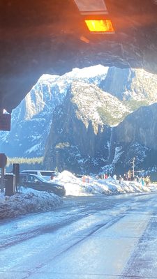 Tunnel View by null