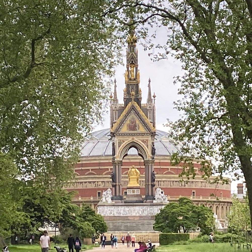 Kensington Gardens - The Albert Memorial and the Royal Albert Hall - Parks Near Me - London, XGL