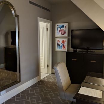 Fairmont Hotel Macdonald - Desk and T V - Hotels Near Me - Edmonton, Alberta