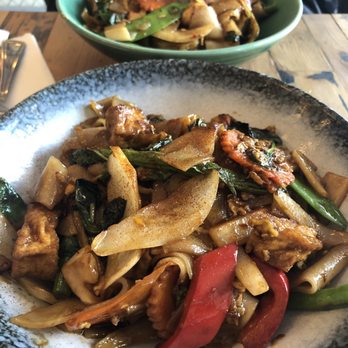 The Bangkok - Drunken Noodles - Vietnamese Near Me - Melrose, Massachusetts The Bangkok - Drunken Noodles - Vietnamese Near Me - Melrose, Massachusetts